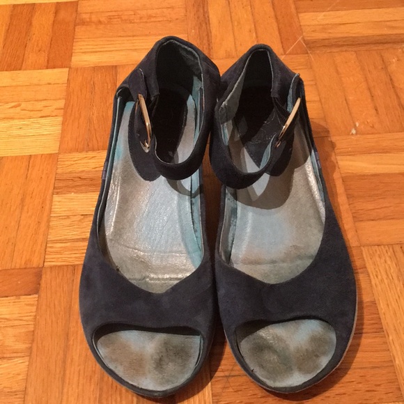 Blue suede shoes ;) - Picture 3 of 4